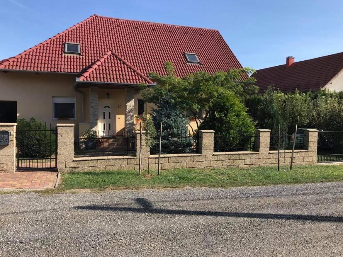 Jasmin Apartment House Вонярцвашхедь Экстерьер фото